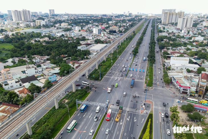 Khu vực ngã tư Bình Thái, nơi được quy hoạch làm nút giao 3 tầng thuộc tuyến vành đai 2 TP.HCM (khởi công dịp 19-12-2025) - Ảnh: CHÂU TUẤN