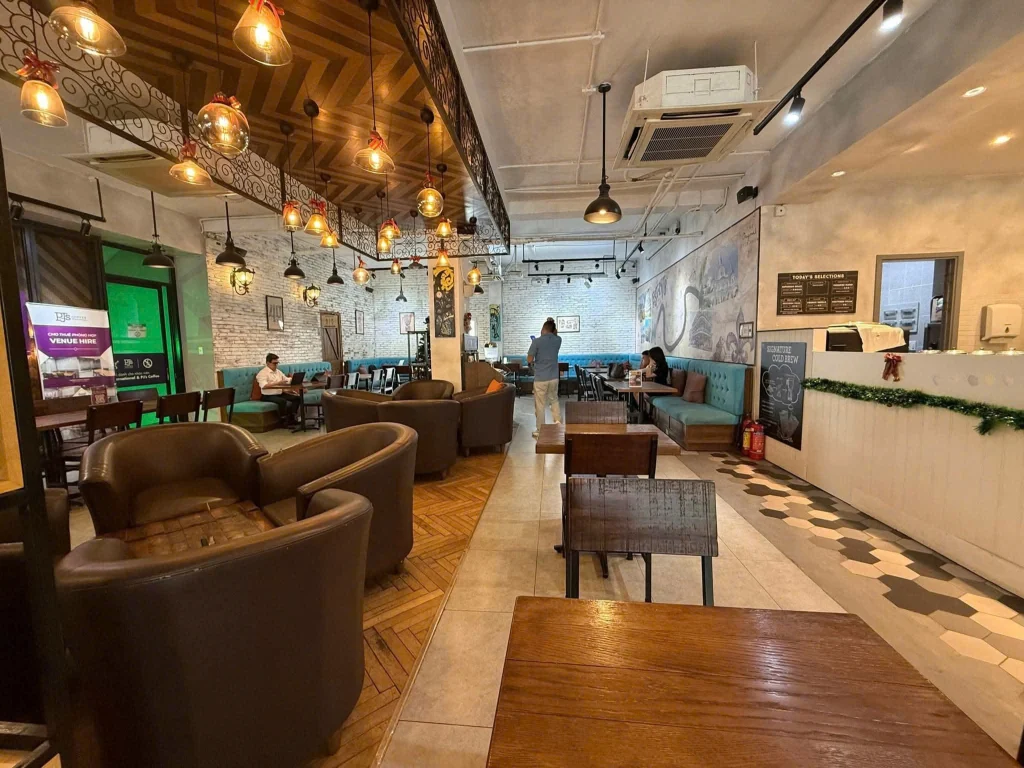 Không gian nội thất mặt bằng cho thuê 145–147 Nguyễn Cơ Thạch Sala, bố trí rộng rãi, phù hợp cafe, nhà hàng hoặc trung tâm dịch vụ.