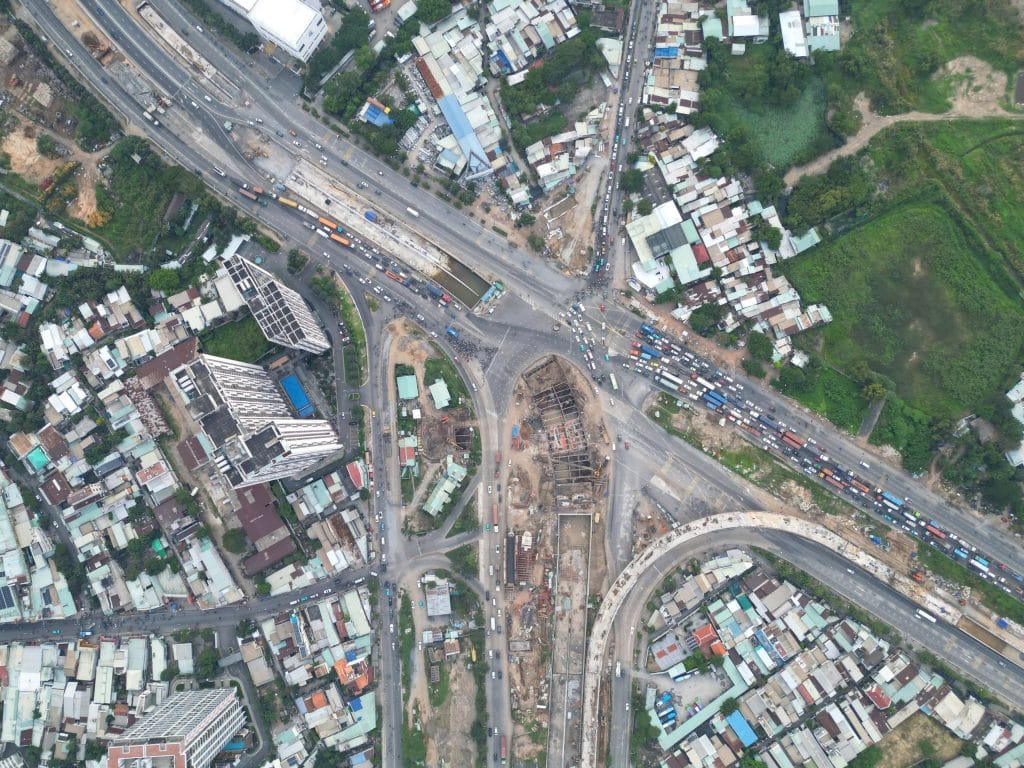 Toàn cảnh nút giao An Phú và cầu vượt An Phú nhìn từ trên cao trong giai đoạn hoàn thiện