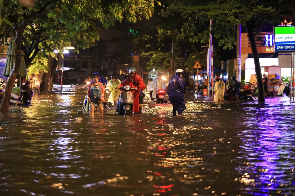 Tình trạng ngập nước tại Thảo Điền mùa mưa, yếu tố hạ tầng khi so sánh với Saroma Sala