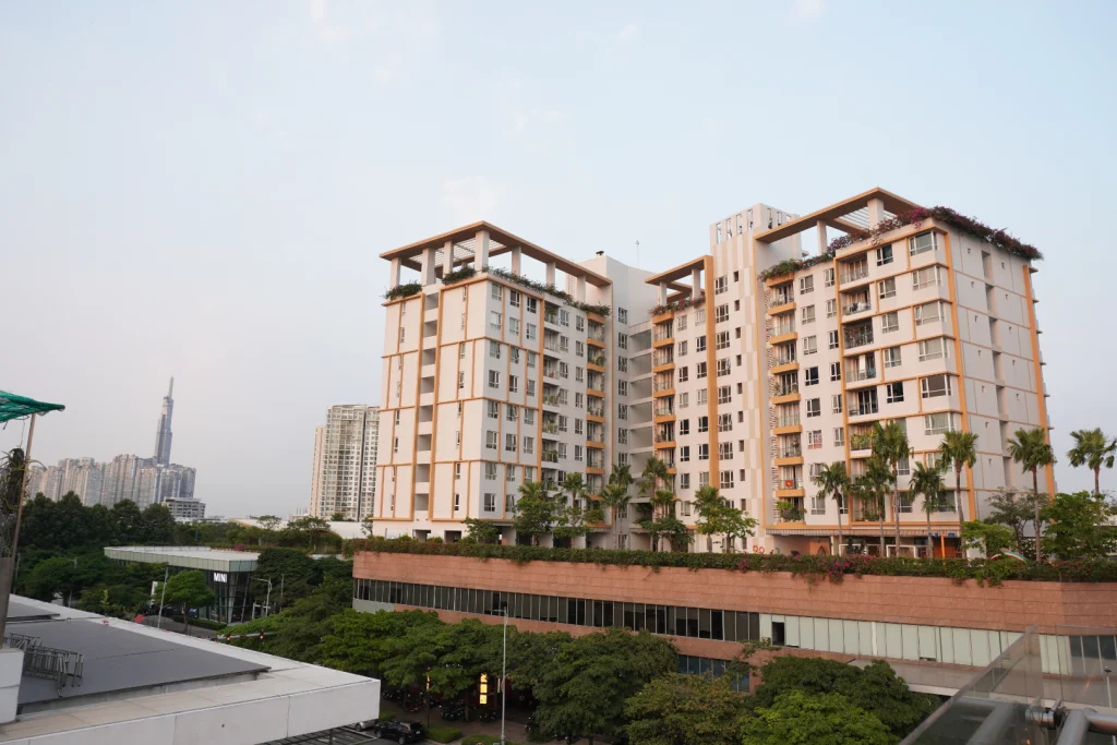 View tầng thượng shophouse Nguyễn Cơ Thạch nhìn về skyline Thủ Thiêm