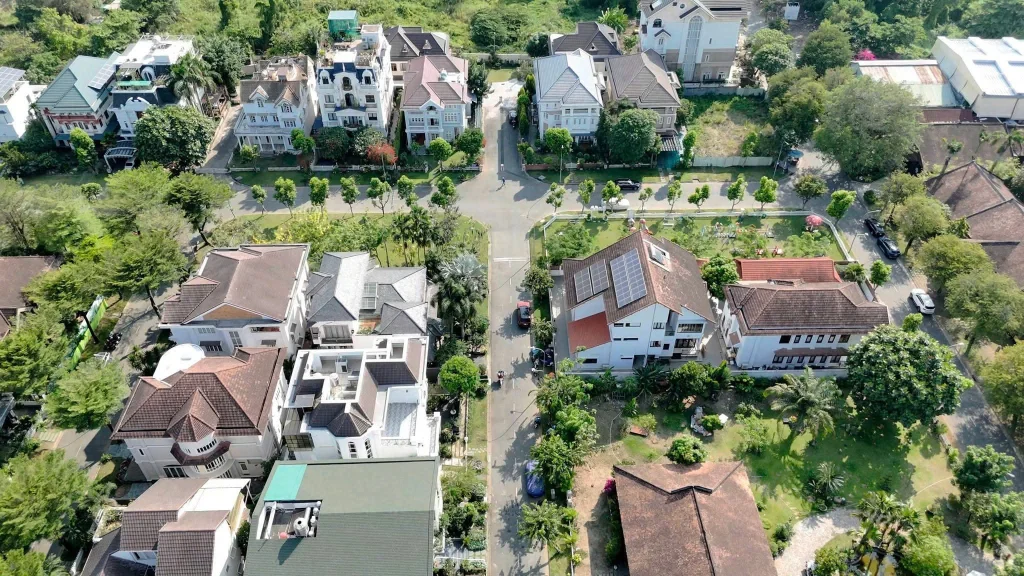 Biệt thự Lan Anh - tài sản ven sông hiếm tại lõi Thủ Thiêm 2 Toàn cảnh khu biệt thự Lan Anh Village Thủ Thiêm với mật độ xây dựng thấp và nhiều cây xanh