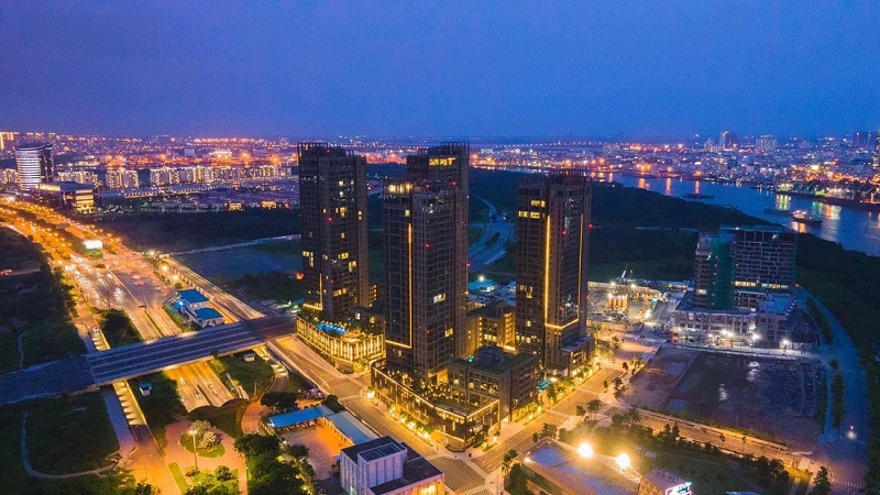 Empire City ban đêm với hệ thống giao thông và ánh sáng tại Thủ Thiêm thêm vào cẩm nang sống