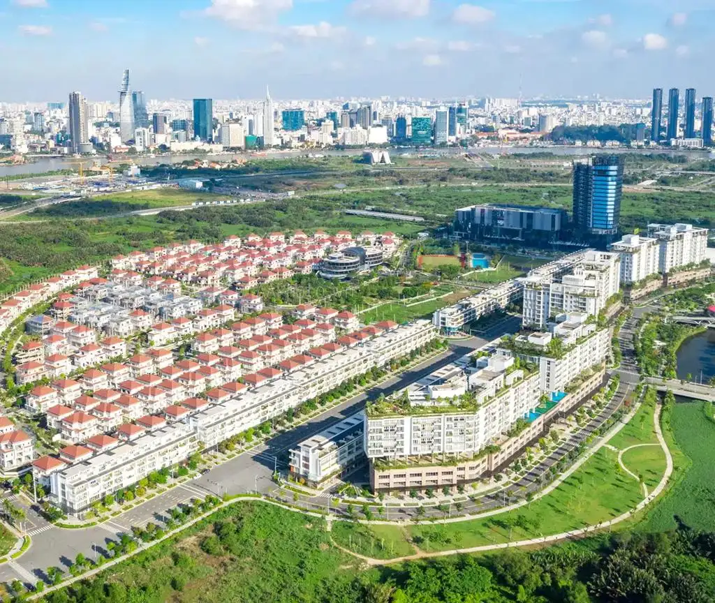 Góc nhìn trên cao toàn cảnh khu đô thị Sala Thủ Thiêm với các dãy biệt thự, căn hộ cao cấp và công viên sinh thái, những yếu tố cốt lõi tạo nên đà tăng trưởng của biên độ giá Sala.
