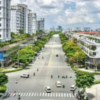 Hình chụp trục đường Nguyễn Cơ Thạch tại khu đô thị Sala Thủ Thiêm, nơi tập trung nhiều căn shophouse thương mại cao cấp.