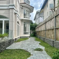 Lối đi sân vườn biệt thự Lan Anh Village trong khu compound yên tĩnh