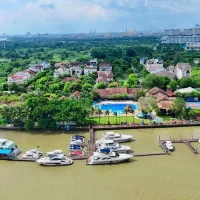 Toàn cảnh Lan Anh Village ven sông Sài Gòn với bến du thuyền nội khu