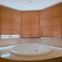 Nhà tắm sang trọng bên trong biệt thự Saigon Pearl. Ảnh được cung cấp bởi Địa Ốc Sala Thủ Thiêm.