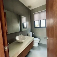 Phòng tắm biệt thự compound River Mark Trần Não với nội thất hiện đại