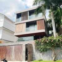 Mặt tiền biệt thự compound River Mark Trần Não thiết kế hiện đại ba lầu