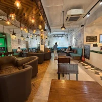 Không gian nội thất mặt bằng cho thuê 145–147 Nguyễn Cơ Thạch Sala, bố trí rộng rãi, phù hợp cafe, nhà hàng hoặc trung tâm dịch vụ.