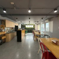 Khu pantry và không gian sinh hoạt chung của mặt bằng cho thuê 145–147 Nguyễn Cơ Thạch Sala.