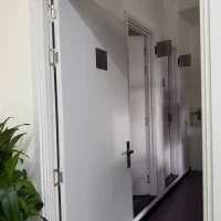 Hành lang và khu phụ trợ bên trong cho thuê shophouse khối đế Sarica