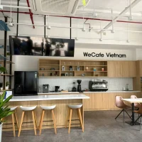 Không gian pantry và café nội bộ tại cho thuê shophouse khối đế Sarica. Hình ảnh nội thất tham khảo thực tế tại shophouse khối đế Sarica, được cung cấp bởi đơn vị môi giới Địa Ốc Sala Thủ Thiêm.