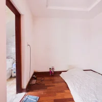 Phòng ngủ phụ diện tích vừa tại biệt thự Saigon Pearl có WC riêng