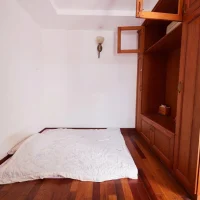 Phòng ngủ phụ với hệ tủ gỗ tự nhiên tại biệt thự đường D8