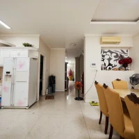 Khu bếp và phòng ăn biệt thự Saigon Pearl diện tích rộng